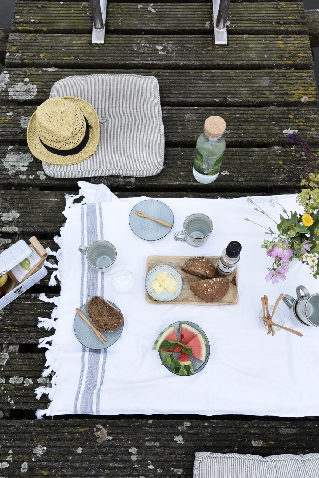 selinesteba.com - Seline Steba styled een zomerse picknick met Leeff producten.jpg
